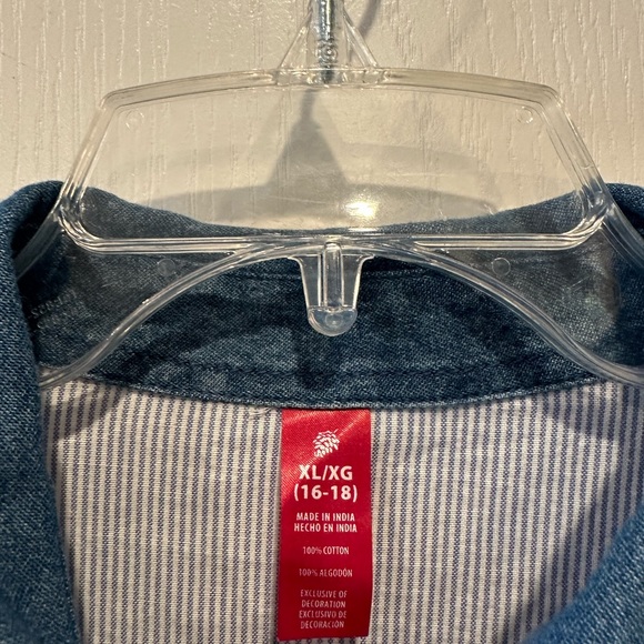 Holiday Time Women’s Christmas holiday Penguin button down shirt. Size xl - Picture 3 of 7